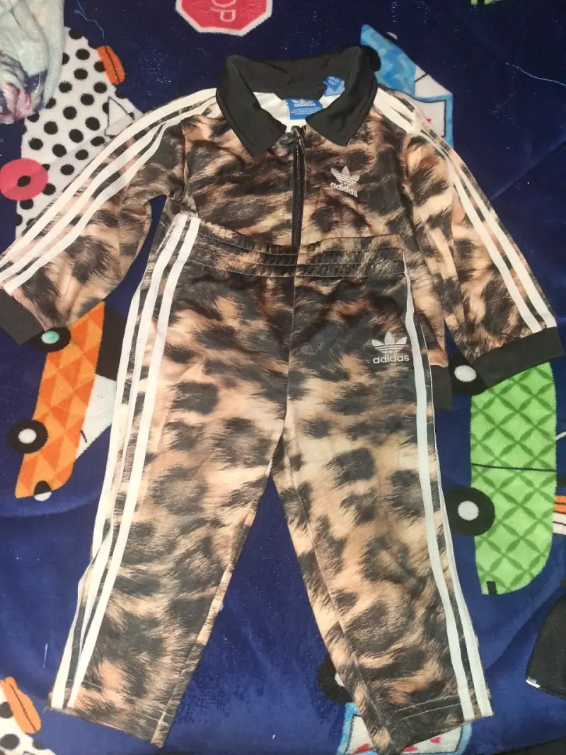 Conjunto deportivo infantil rojo Adidas - 2