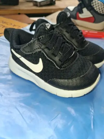 Zapatillas deportivas negras para niños Nike - miniatura 1