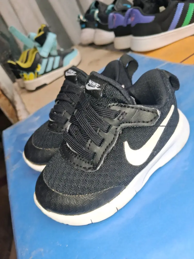 Zapatillas deportivas negras para niños Nike - 2