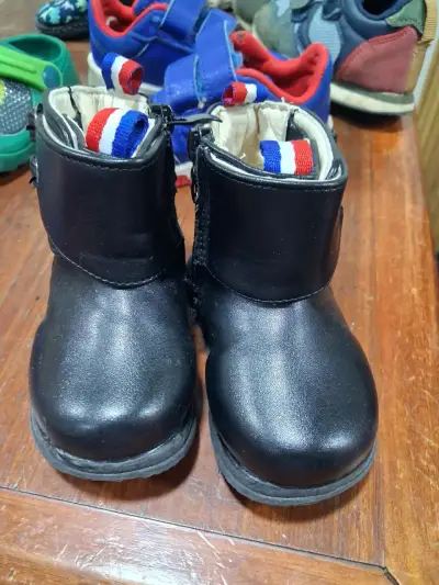 Botines de cuero negro para niños con detalle tricolor - miniatura 1