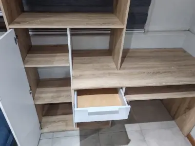 Escritorio de madera con estantes y cajón - miniatura 3
