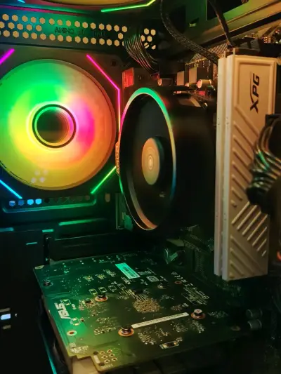 PC Gamer con Iluminación RGB y Componentes ASUS - miniatura 1