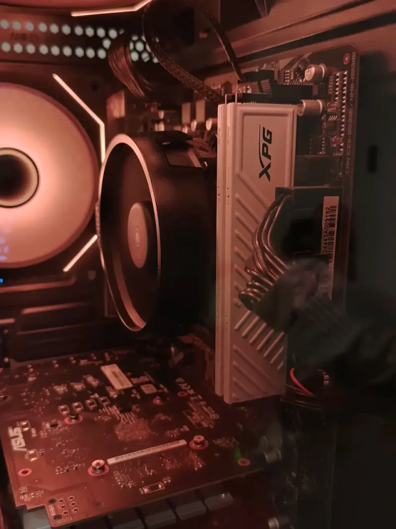 PC Gamer con Iluminación RGB y Componentes ASUS - 3