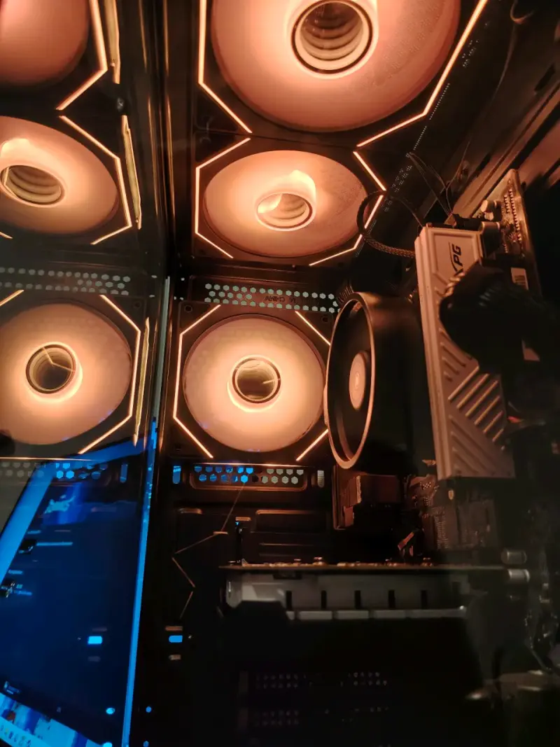 PC Gamer con Iluminación RGB y Componentes ASUS - 4
