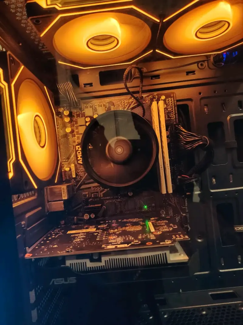PC Gamer con Iluminación RGB y Componentes ASUS - 5