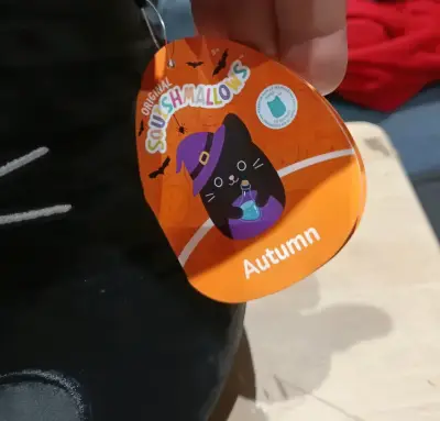 Peluche Squishmallows Gato Bruja Halloween - miniatura 3