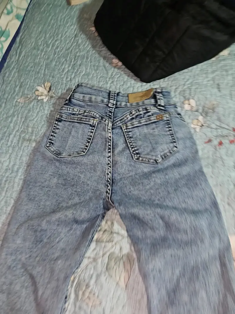 Jeans de mezclilla azul claro para mujer - 2