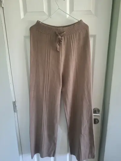 Pantalones de punto beige para mujer - miniatura 1