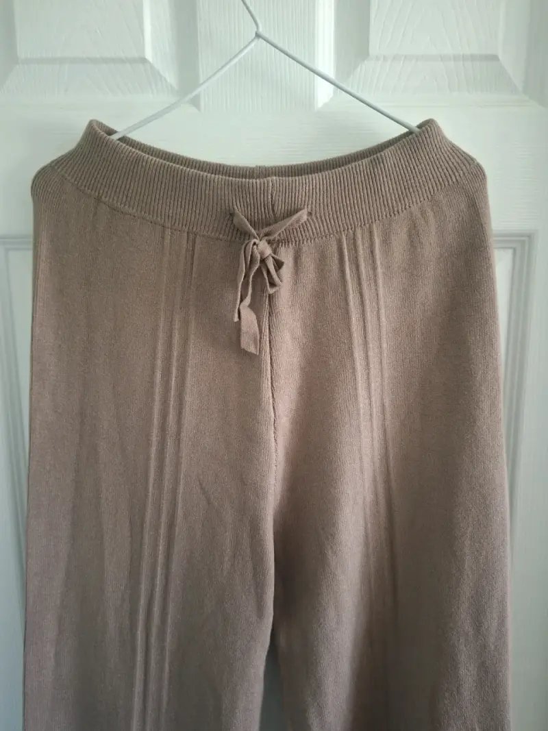 Pantalones de punto beige para mujer - 2