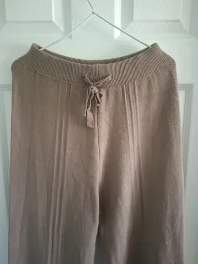 Pantalones de punto beige para mujer - miniatura 2
