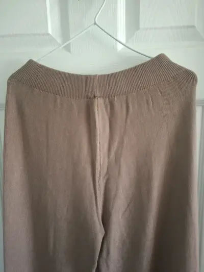 Pantalones de punto beige para mujer - miniatura 4