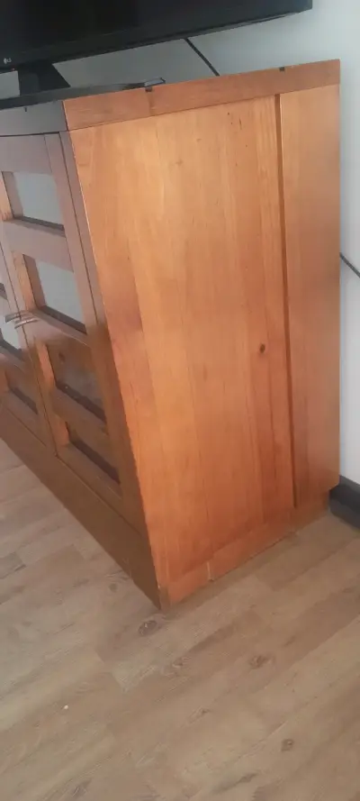 Mueble de madera con puertas de vidrio MAGASA - miniatura 1