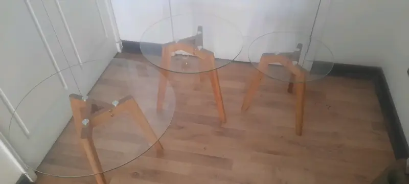 Juego de mesas de vidrio y madera modernas - 1