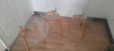 Juego de mesas de vidrio y madera modernas - miniatura 1