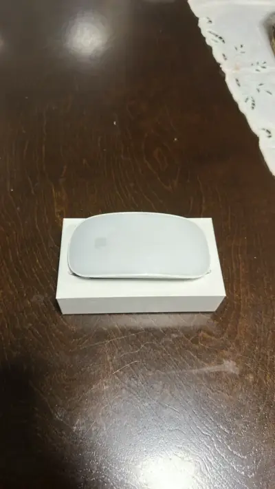Mouse inalámbrico Apple Magic Mouse en buen estado - miniatura 1