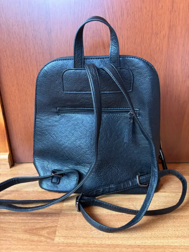 Mochila de cuero negra Amphora con cadena decorativa - 2