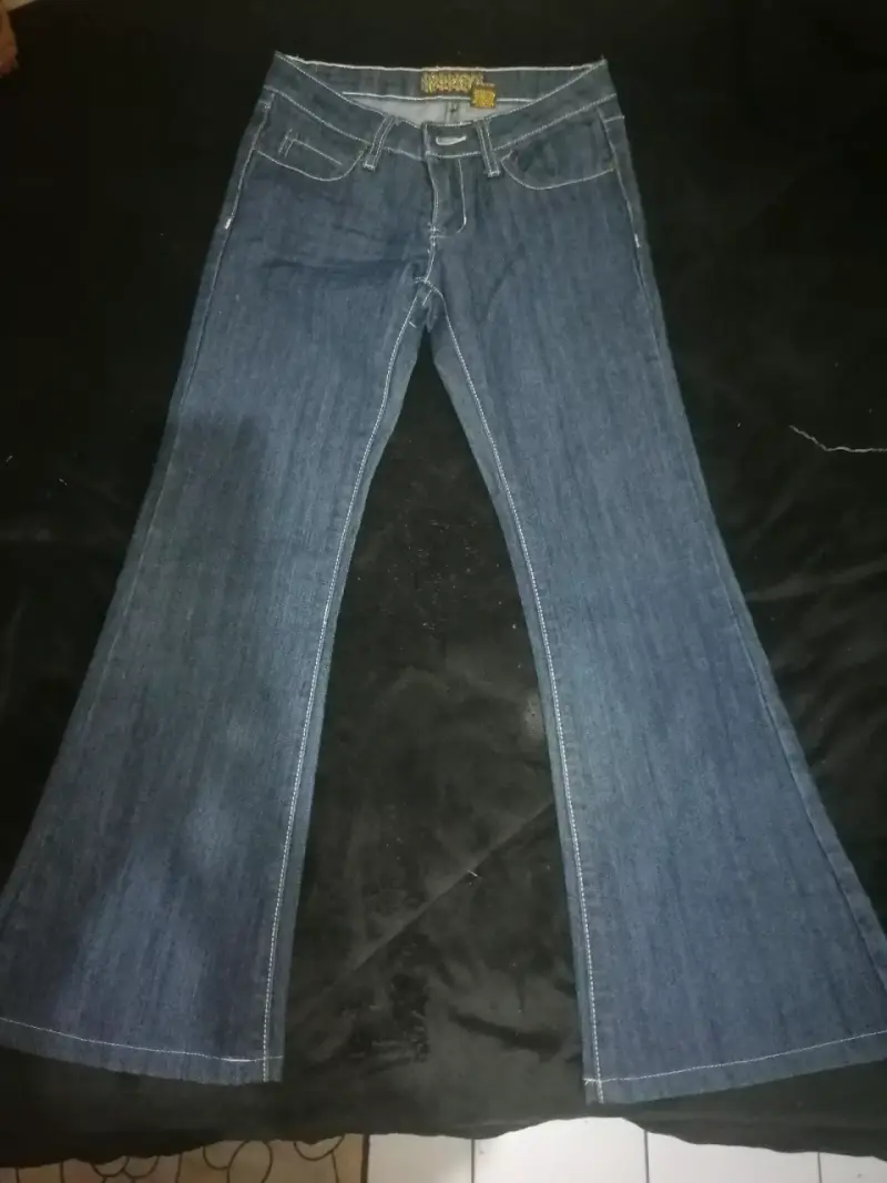 Jeans oscuro flare