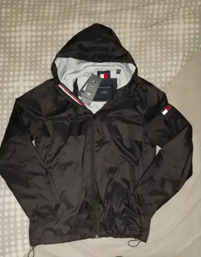 Chaqueta impermeable Tommy Hilfiger negra - miniatura 1