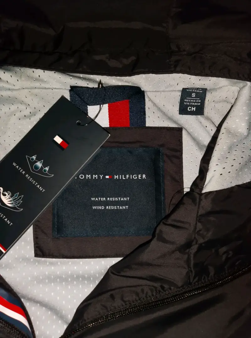 Chaqueta impermeable Tommy Hilfiger negra - 4