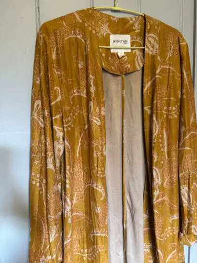 Kimono largo estampado floral mostaza - miniatura 1
