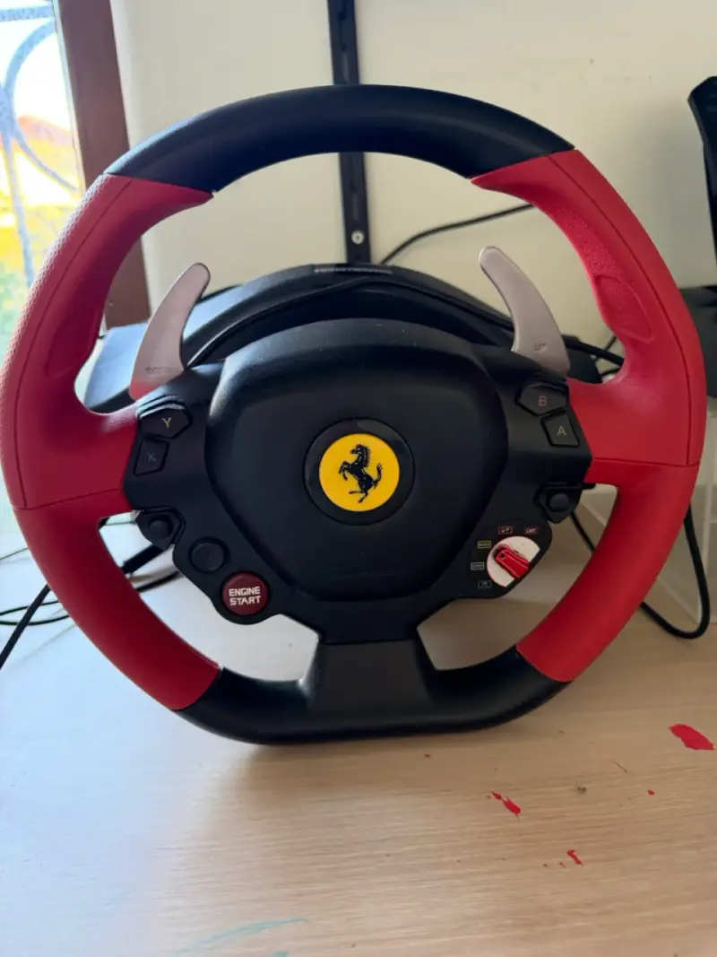 Volante Thrustmaster Ferrari con pedales - 1