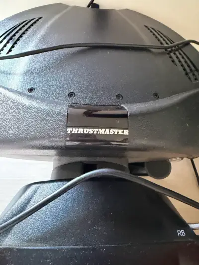 Volante Thrustmaster Ferrari con pedales - miniatura 3