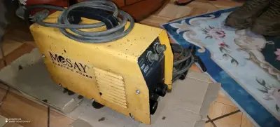 Soldadora eléctrica Mosay 200A amarilla - miniatura 1