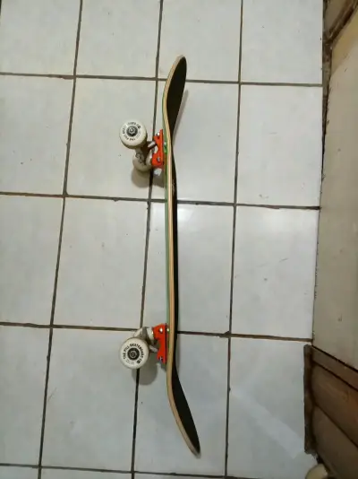 Skateboard The Pill verde con diseño único - miniatura 3