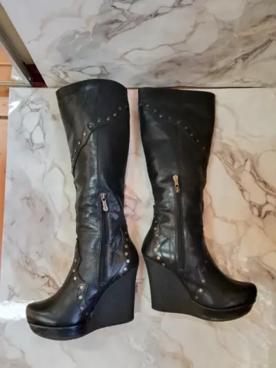 Botas de cuero negras con plataforma y tachas - miniatura 4