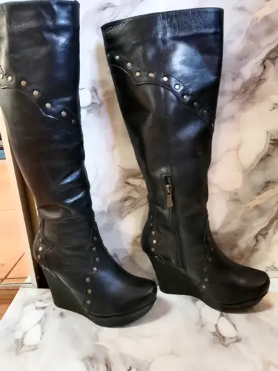 Botas de cuero negras con plataforma y tachas - miniatura 5