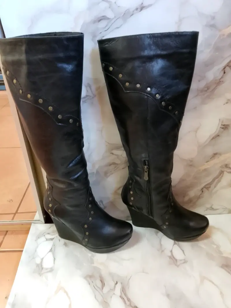 Botas de cuero negras con plataforma y tachas - 6