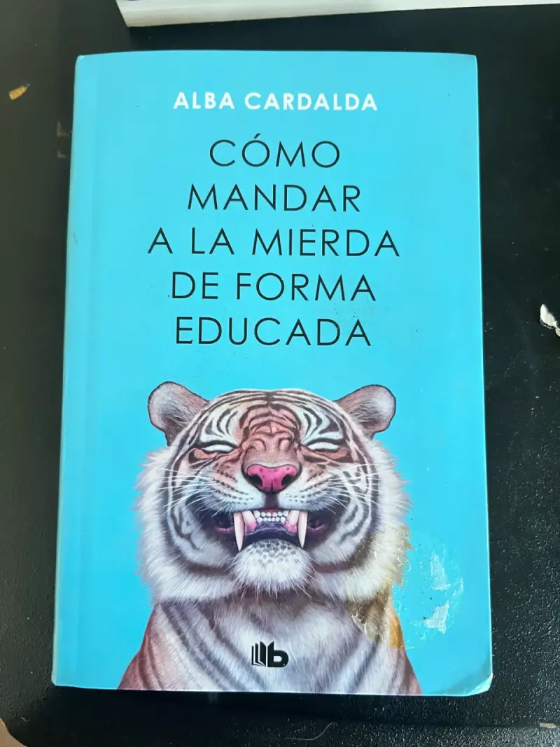 Libro 'Cómo Mandar a la Mierda de Forma Educada' de Alba Cardalda
