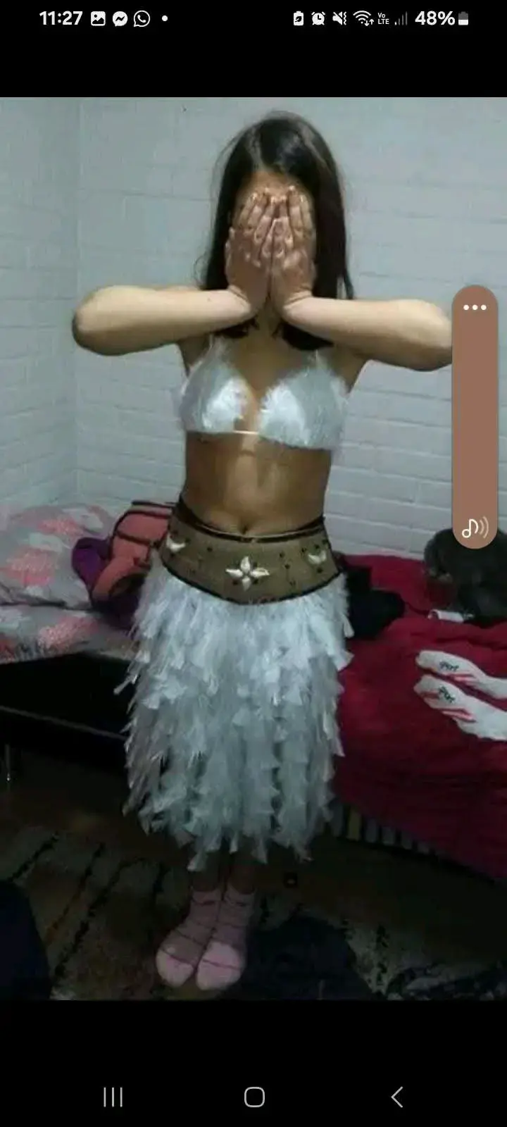Disfraz de danza polinesia con plumas blancas - 1
