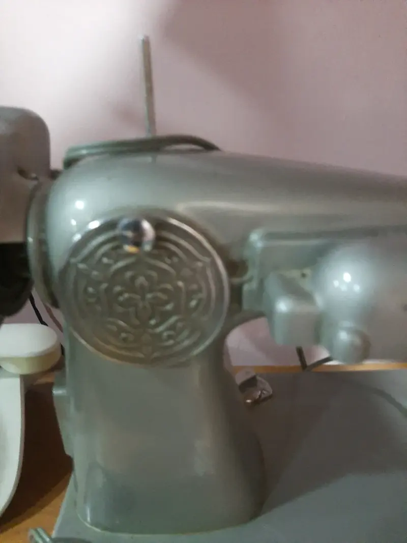 Máquina de Coser Remington Vintage Gris - 2