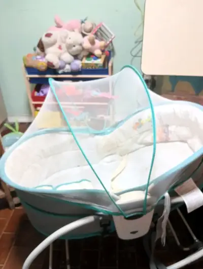 Cuna mecedora para bebé Infanti con mosquitero - miniatura 4