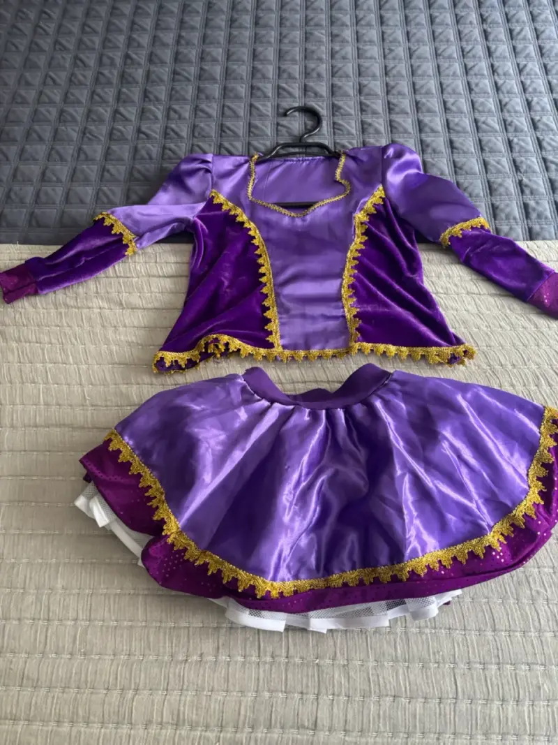 Disfraz de princesa morado con detalles dorados - 1