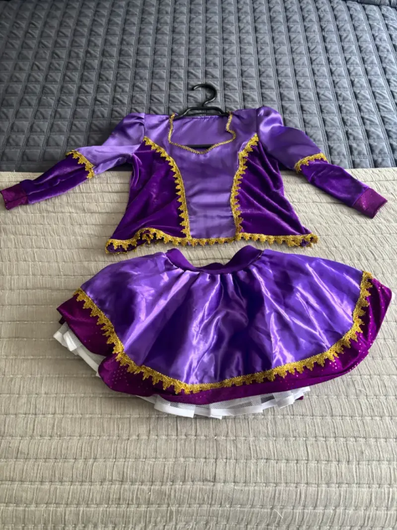 Disfraz de princesa morado con detalles dorados - 2
