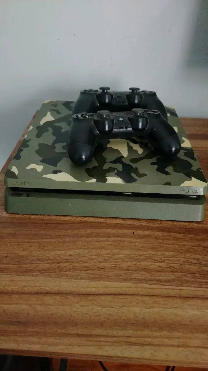Consola PS4 Slim Camuflaje con Control - 1