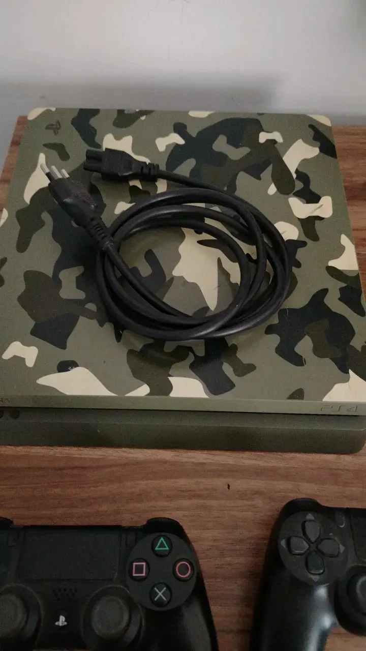 Consola PS4 Slim Camuflaje con Control - 2