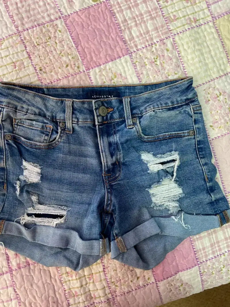 Shorts de terciopelo gris con diseño Juicy - 3