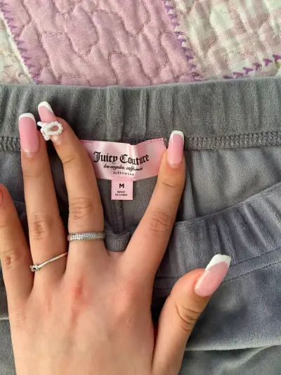 Shorts de terciopelo gris con diseño Juicy - miniatura 5