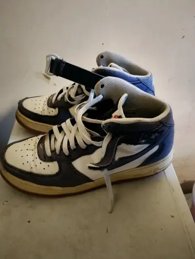 Zapatillas deportivas Nike Air blancas y negras - miniatura 1