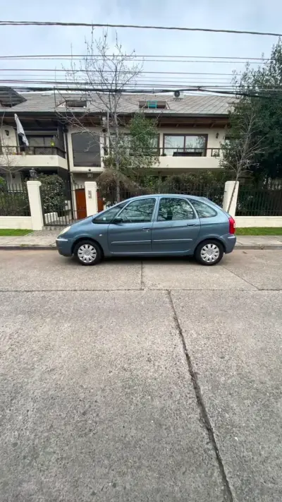 Citroën Xsara Picasso 2006 en buen estado - miniatura 2