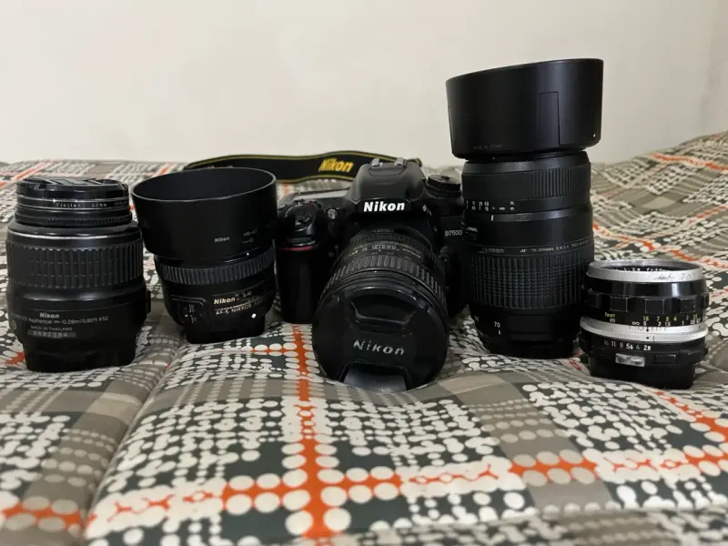 Cámara Nikon D7500 con Lentes Variados - 1