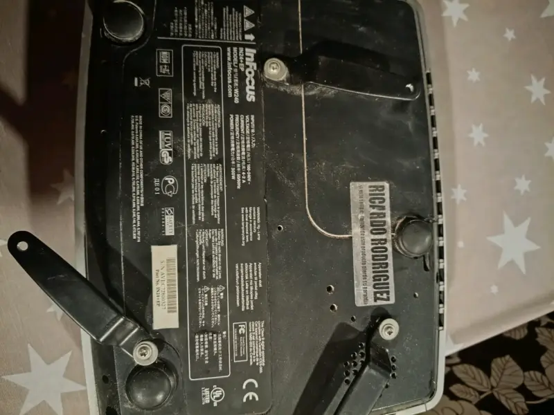 Proyector InFocus DLP con múltiples entradas - 4