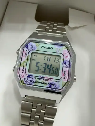 Reloj Casio Vintage Digital con Flores - miniatura 1
