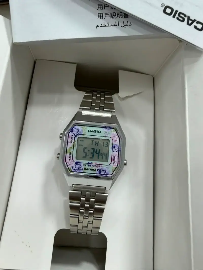Reloj Casio Vintage Digital con Flores - 2
