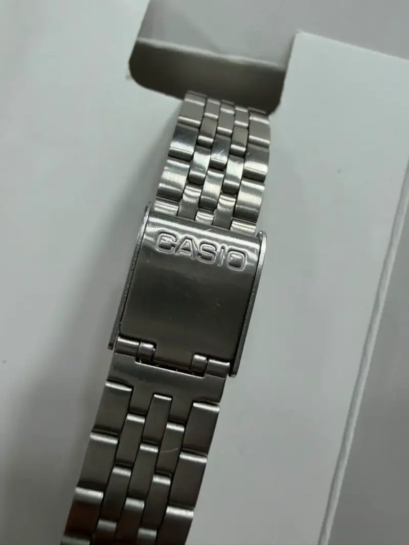 Reloj Casio Vintage Digital con Flores - 3