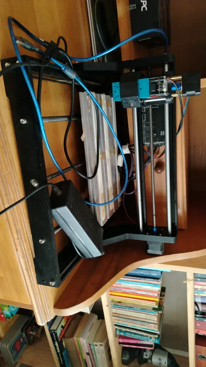 Máquina CNC de grabado láser compacta - 1
