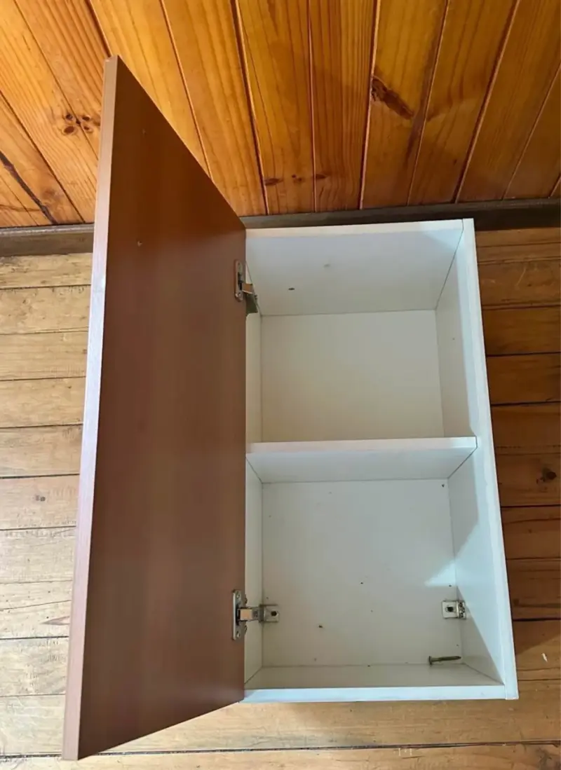 Armario de Madera con Puerta y Estante - 1
